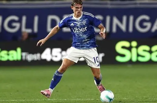 帕斯是本赛季五大联赛唯一一位参与球队联赛全部进球的球员