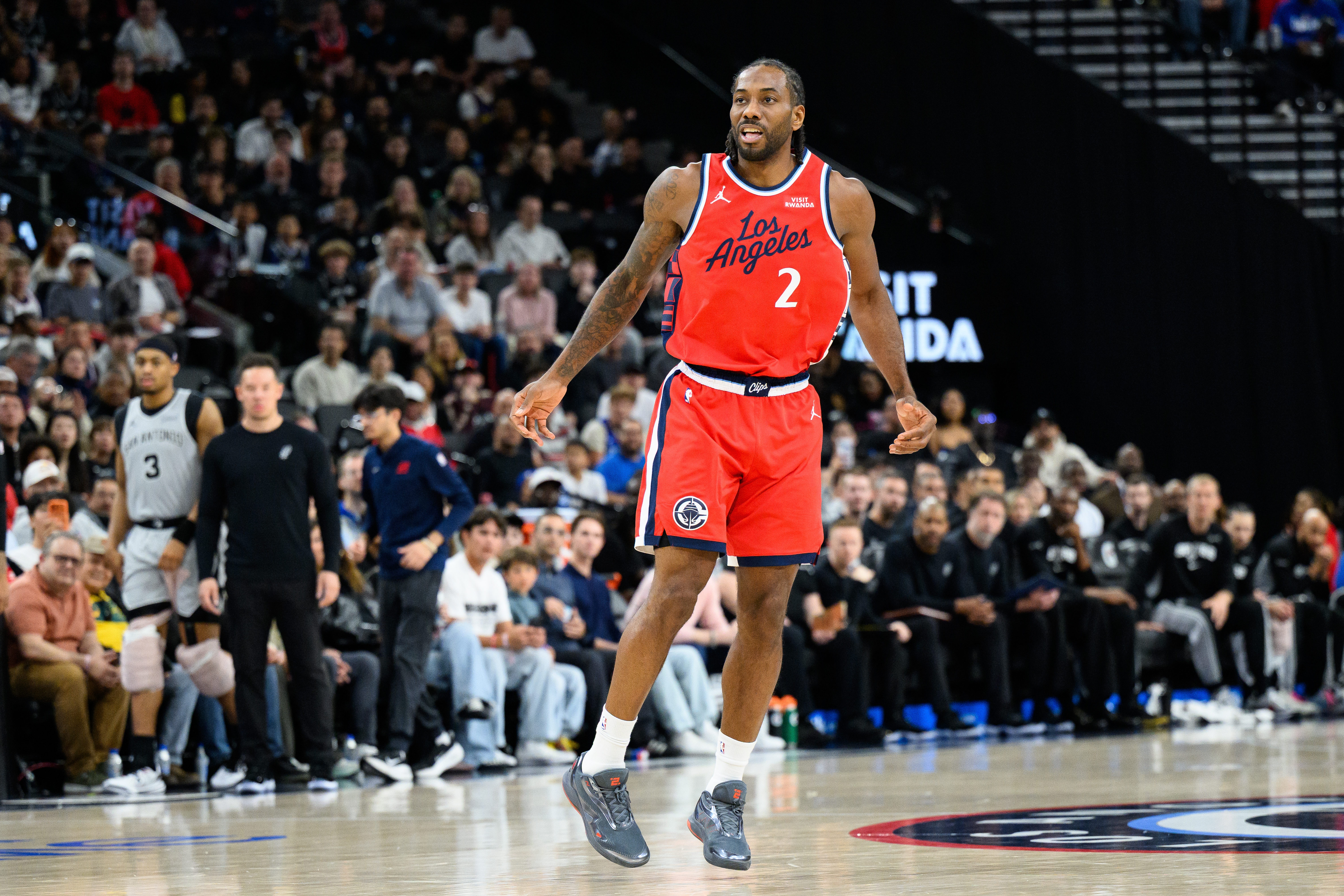 开云体育官网-小卡连续57场20+！追平鲍勃·麦卡杜保持的队史最长连续20+纪录